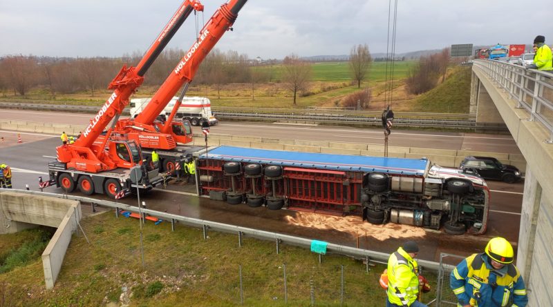 Langwierige Bergung eines Sattelzuges